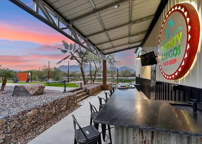 Dutchman Copper Ranch - Rooftop Patio, Heated Pool, Mtn Views, Waterslide * Apache Junction