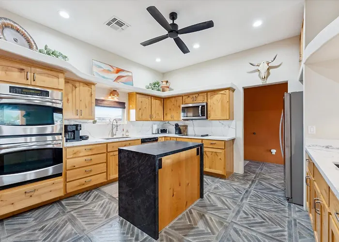 Dutchman Copper Ranch - Rooftop Patio, Heated Pool, Mtn Views, Waterslide * Apache Junction