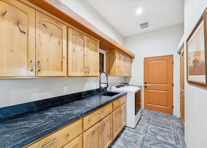 Dutchman Copper Ranch - Rooftop Patio, Heated Pool, Mtn Views, Waterslide Holiday home Apache Junction