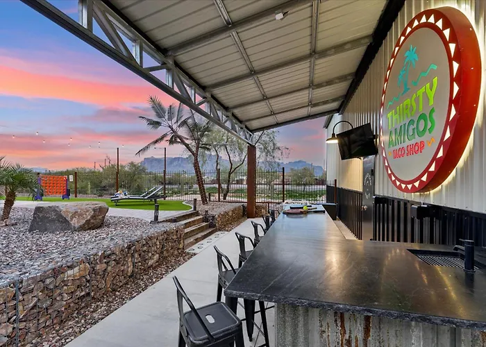 Holiday home Dutchman Copper Ranch - Rooftop Patio, Heated Pool, Mtn Views, Waterslide Apache Junction